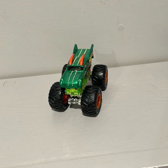 HotWheels Other - Monster Jam Trucks 1:64 Dragonoid